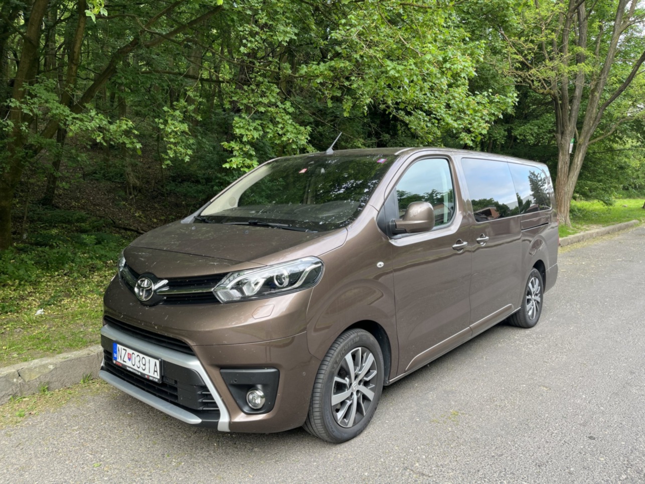 Brown Toyota Proace Verso